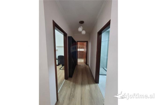 Shtepi ne shitje Apartament ne Tirane, 2+1, Mobilimi E mobiluar, Pagesa 216,000  Euro.