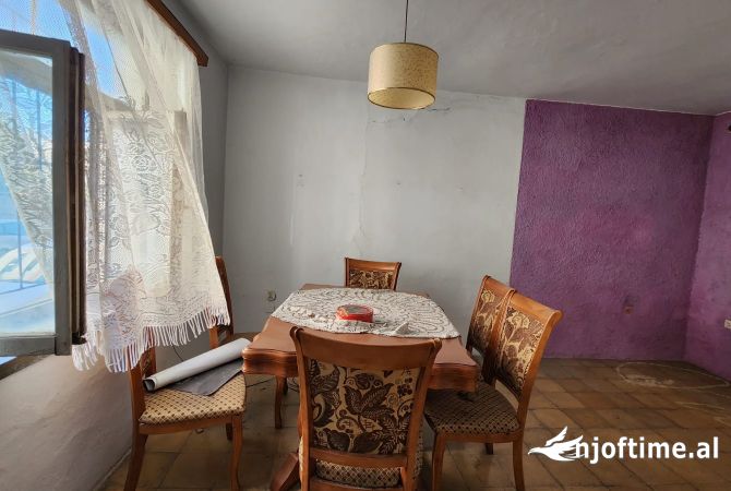 Shtepi ne shitje Apartament ne Tirane, 2+1, Mobilimi Bosh, pa mobiluar, Pagesa 149,000  Euro.