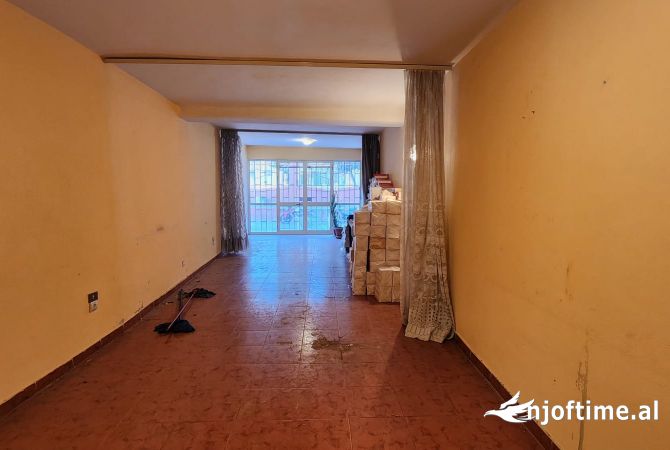 Shtepi ne shitje Apartament ne Tirane, 2+1, Mobilimi Bosh, pa mobiluar, Pagesa 149,000  Euro.