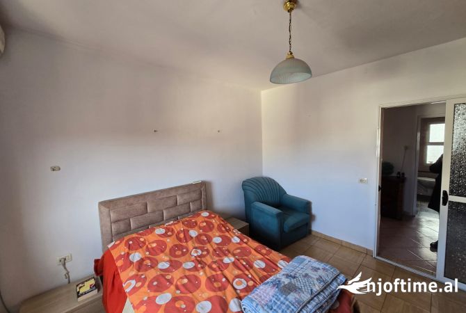 Shtepi ne shitje Apartament ne Tirane, 1+1, Mobilimi Pjeserisht e mobiluar, Pagesa 6,800,000  Euro.