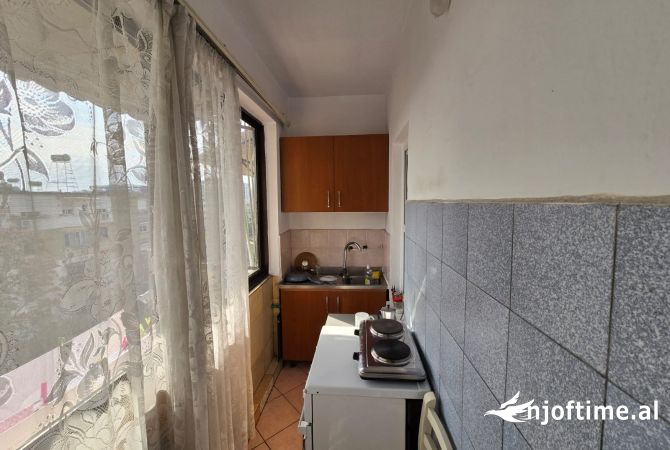 Shtepi ne shitje Apartament ne Tirane, 1+1, Mobilimi Pjeserisht e mobiluar, Pagesa 6,800,000  Euro.
