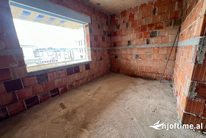 Shtepi ne shitje Apartament ne Tirane, 2+1, Mobilimi E mobiluar, Pagesa 93,000  Euro.