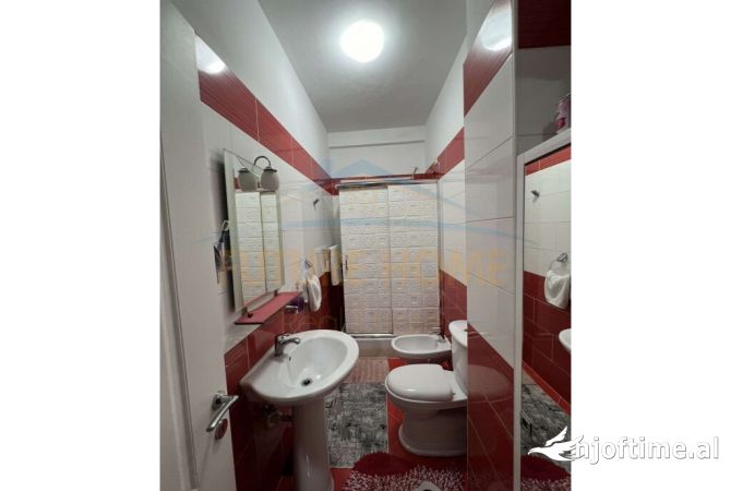 Shtepi ne shitje Apartament ne Tirane, 2+1, Mobilimi E mobiluar, Pagesa 140,000  Euro.