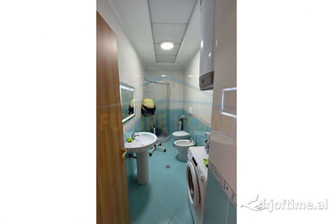 Shtepi ne shitje Apartament ne Tirane, 2+1, Mobilimi E mobiluar, Pagesa 192,000  Euro.