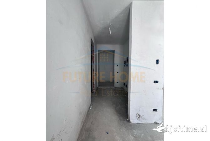 Shtepi ne shitje Apartament ne Tirane, 1+1, Mobilimi Bosh, pa mobiluar, Pagesa 155,000  Euro.