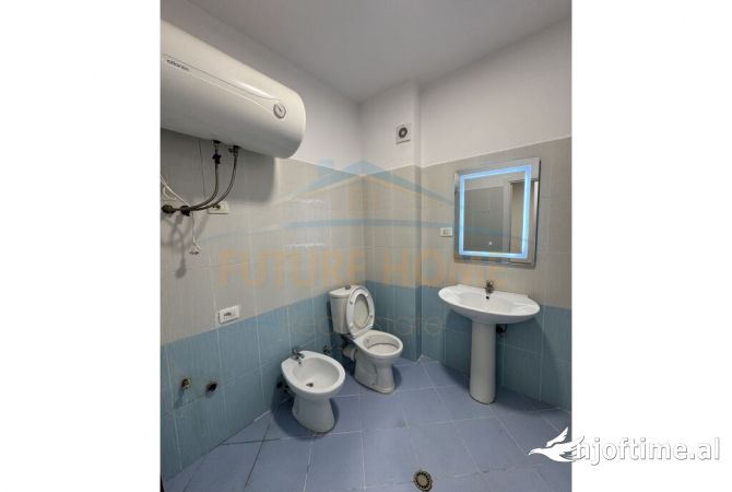 Shtepi ne shitje Apartament ne Tirane, 1+1, Mobilimi Bosh, pa mobiluar, Pagesa 110,000  Euro.