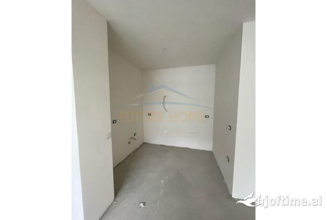 Shtepi ne shitje Apartament ne Tirane, 2+1, Mobilimi Bosh, pa mobiluar, Pagesa 180,000  Euro.