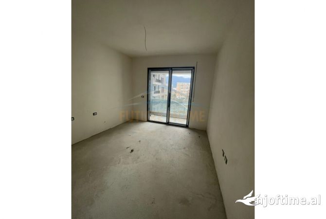 Shtepi ne shitje Apartament ne Tirane, 2+1, Mobilimi Bosh, pa mobiluar, Pagesa 180,000  Euro.