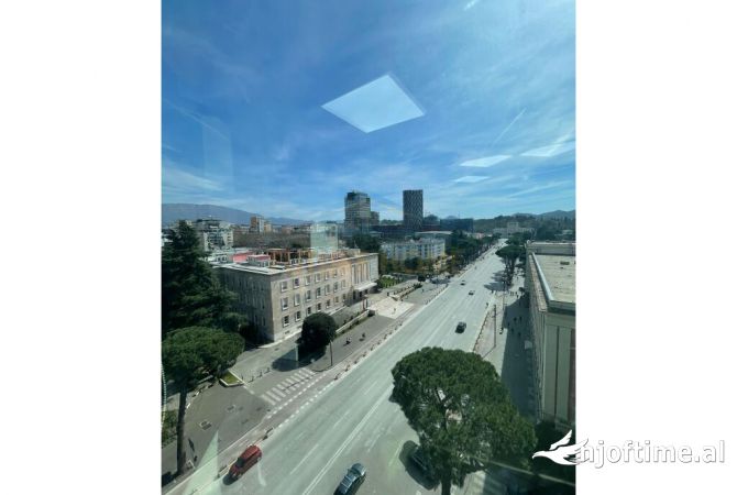 Ambient biznesi me qera 3+1 ne Tirane - 1,725 Euro
