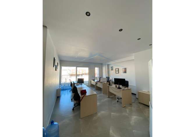 Ambient biznesi me qera 3+1 ne Tirane - 1,500 Euro