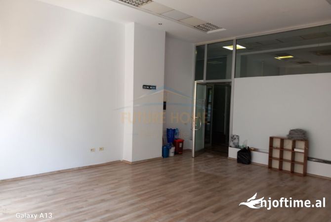 Ambient biznesi me qera 3+1 ne Tirane - 500 Euro