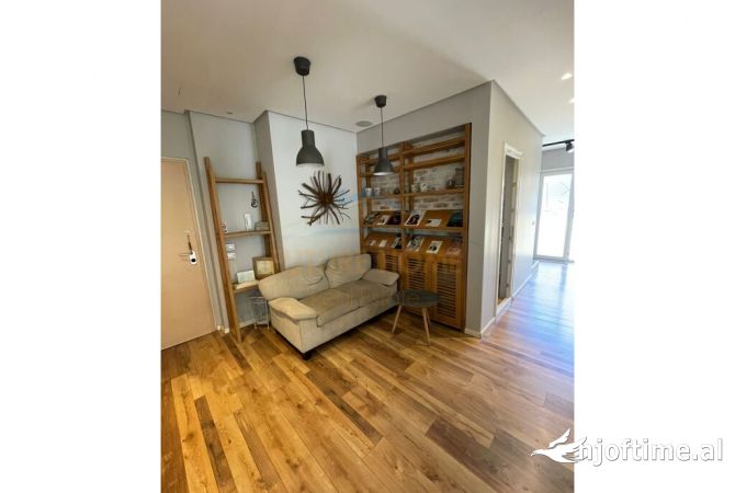 Ambient biznesi me qera 3+1 ne Tirane - 1,000 Euro