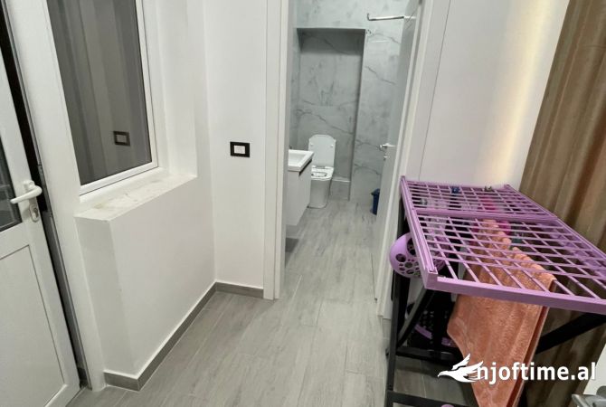 Shtepi ne shitje Apartament ne Tirane, 1+1, Mobilimi E mobiluar, Pagesa 105,000  Euro.