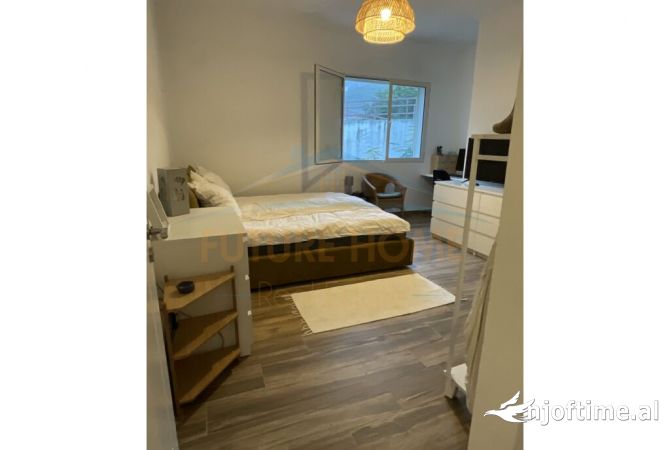 Shtepi ne shitje Apartament ne Tirane, 2+1, Mobilimi E mobiluar, Pagesa 110,000  Euro.