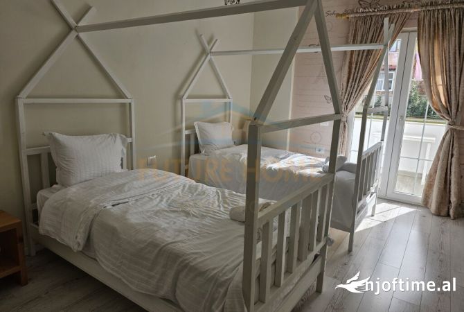 Shtepi ne shitje Apartament ne Tirane, 2+1, Mobilimi E mobiluar, Pagesa 179,000  Euro.