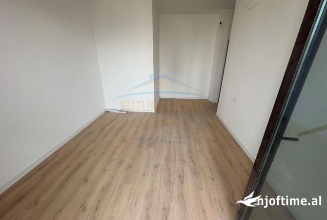 Shtepi ne shitje Apartament ne Tirane, 2+1, Mobilimi Bosh, pa mobiluar, Pagesa 393,000  Euro.