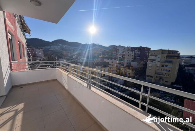 Shtepi ne shitje Apartament ne Tirane, 2+1, Mobilimi Bosh, pa mobiluar, Pagesa 178,000  Euro.