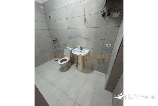 Shtepi ne shitje Apartament ne Tirane, 1+1, Mobilimi Bosh, pa mobiluar, Pagesa 85,000  Euro.