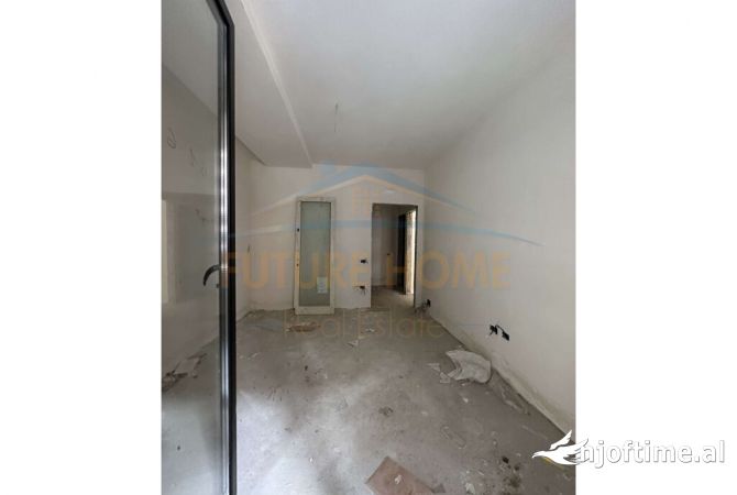 Shtepi ne shitje Apartament ne Tirane, 2+1, Mobilimi Bosh, pa mobiluar, Pagesa 116,760  Euro.