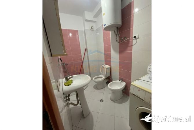 Shtepi ne shitje Apartament ne Tirane, 1+1, Mobilimi E mobiluar, Pagesa 138,000  Euro.