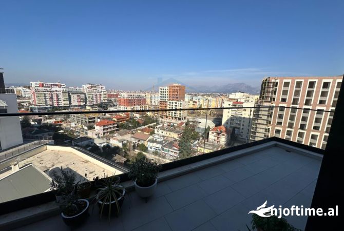 Shtepi ne shitje Penthose(kati i fundit panoramik) ne Tirane, 3+1, Mobilimi E mobiluar, Pagesa 350,000  Euro.