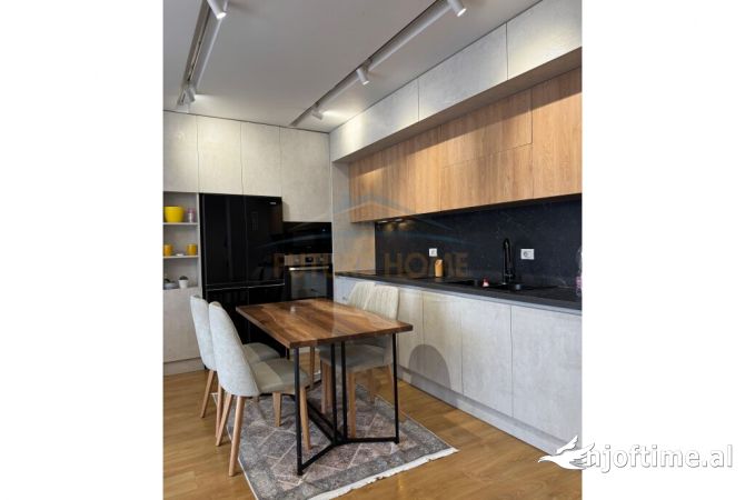 Shtepi ne shitje Apartament ne Tirane, 2+1, Mobilimi E mobiluar, Pagesa 158,000  Euro.