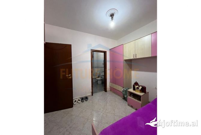 Shtepi ne shitje Apartament ne Tirane, 4+1, Mobilimi E mobiluar, Pagesa 240,000  Euro.