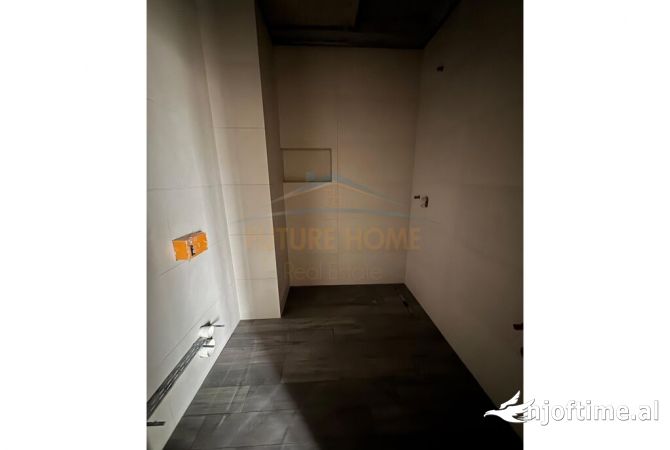 Shtepi ne shitje Apartament ne Tirane, 2+1, Mobilimi Bosh, pa mobiluar, Pagesa 180,000  Euro.