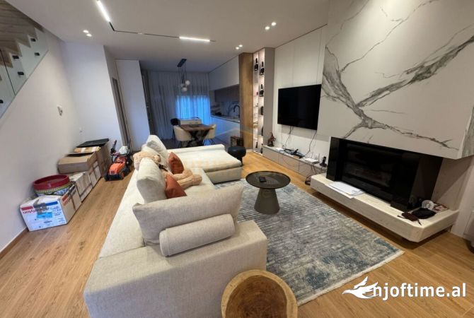 Shtepi me qera Vila Luksoze ne Tirane, 4+1, Mobilimi E mobiluar, Pagesa 3,000  Euro.