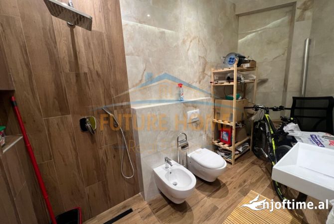 Shtepi ne shitje Duplex(shtepi me 2 kate) ne Tirane, 3+1, Mobilimi E mobiluar, Pagesa 369,000  Euro.