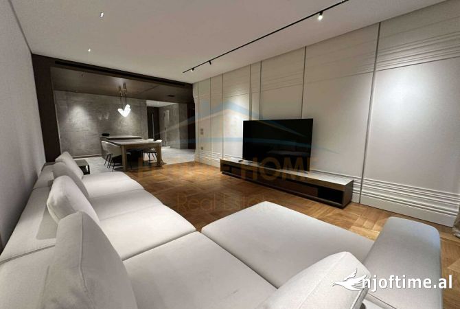 Shtepi ne shitje Apartament ne Tirane, 2+1, Mobilimi E mobiluar, Pagesa 1,290,000  Euro.