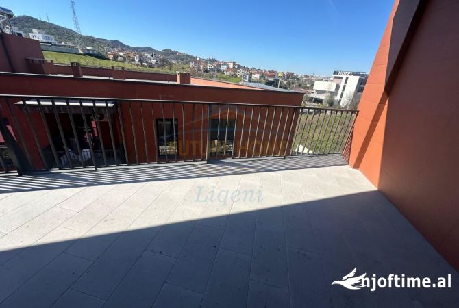 Shtepi ne shitje Penthose(kati i fundit panoramik) ne Tirane, 4+1, Mobilimi Bosh, pa mobiluar, Pagesa 520,000  Euro.