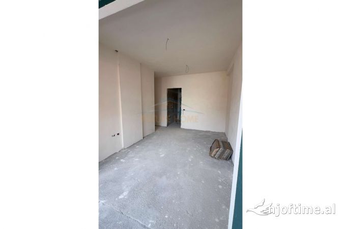 Shtepi ne shitje Apartament ne Tirane, 2+1, Mobilimi Bosh, pa mobiluar, Pagesa 155,000  Euro.