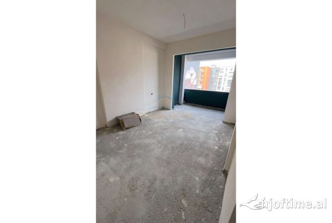 Shtepi ne shitje Apartament ne Tirane, 2+1, Mobilimi Bosh, pa mobiluar, Pagesa 155,000  Euro.