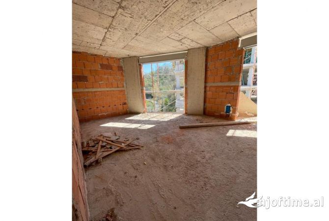 Shtepi ne shitje Apartament ne Tirane, 2+1, Mobilimi Bosh, pa mobiluar, Pagesa 226,111  Euro.