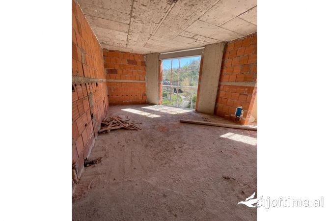 Shtepi ne shitje Apartament ne Tirane, 2+1, Mobilimi Bosh, pa mobiluar, Pagesa 226,111  Euro.