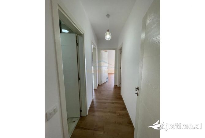 Shtepi ne shitje Apartament ne Tirane, 3+1, Mobilimi E mobiluar, Pagesa 210,000  Euro.