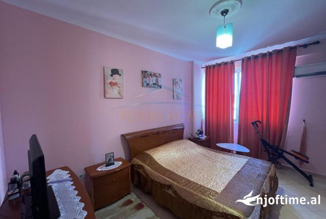 Shtepi ne shitje Apartament ne Tirane, 3+1, Mobilimi E mobiluar, Pagesa 185,000  Euro.