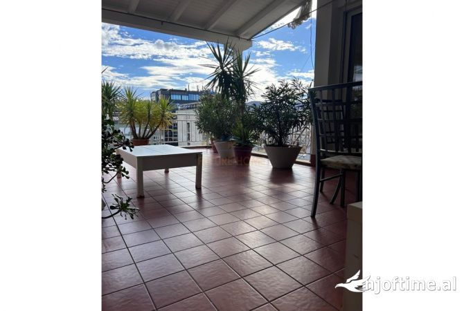 Shtepi ne shitje Apartament ne Tirane, 2+1, Mobilimi E mobiluar, Pagesa 600,000  Euro.