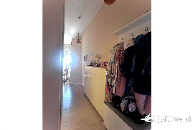 Shtepi ne shitje Apartament ne Tirane, 2+1, Mobilimi E mobiluar, Pagesa 238,000  Euro.