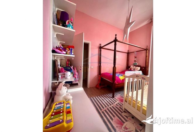 Shtepi ne shitje Apartament ne Tirane, 2+1, Mobilimi E mobiluar, Pagesa 238,000  Euro.