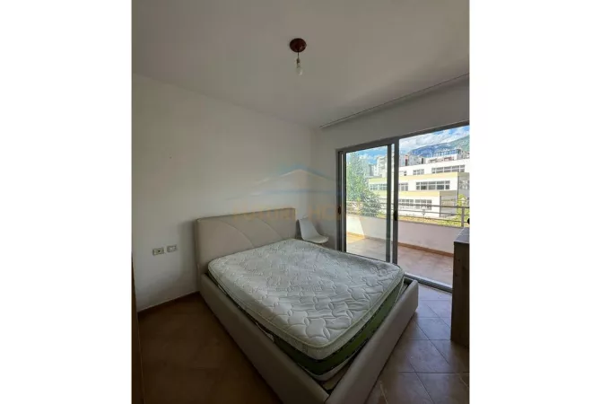 Shtepi ne shitje Apartament ne Tirane, 2+1, Mobilimi Bosh, pa mobiluar, Pagesa 145,000  Euro.