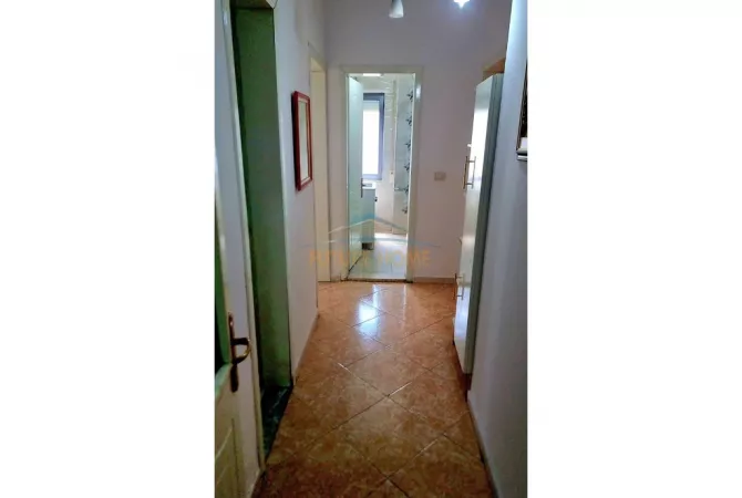 Shtepi me qera 2+1 ne Tirane - 750 Euro
