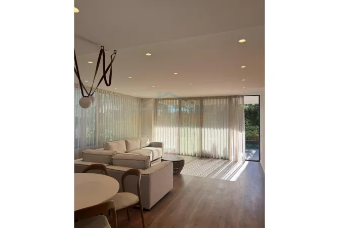 Shtepi ne shitje Vila Luksoze ne Durres, 3+1, Mobilimi E mobiluar, Pagesa 840,000  Euro.