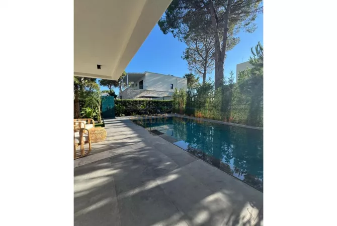 Shtepi ne shitje Vila Luksoze ne Durres, 3+1, Mobilimi E mobiluar, Pagesa 840,000  Euro.