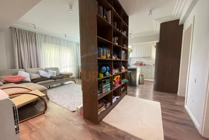 Shtepi ne shitje Apartament ne Tirane, 3+1, Mobilimi E mobiluar, Pagesa 250,000  Euro.