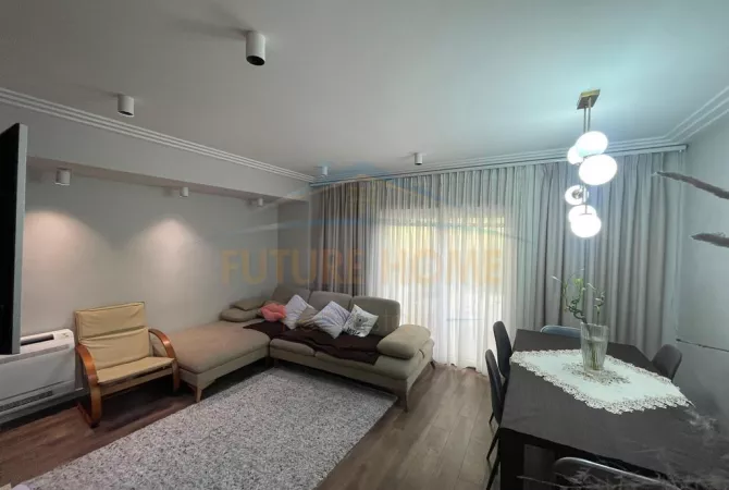 Shtepi ne shitje Apartament ne Tirane, 3+1, Mobilimi E mobiluar, Pagesa 250,000  Euro.