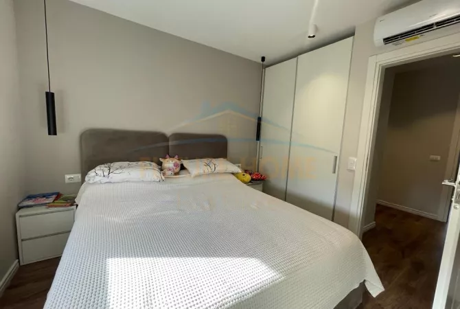 Shtepi ne shitje Apartament ne Tirane, 3+1, Mobilimi E mobiluar, Pagesa 250,000  Euro.