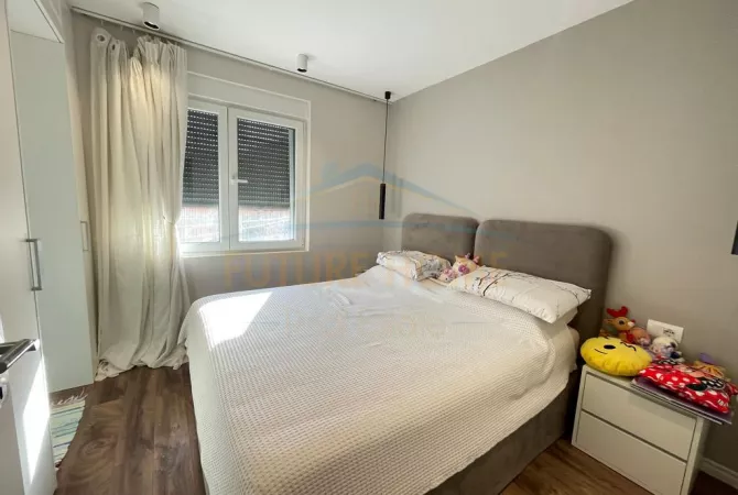Shtepi ne shitje Apartament ne Tirane, 3+1, Mobilimi E mobiluar, Pagesa 250,000  Euro.
