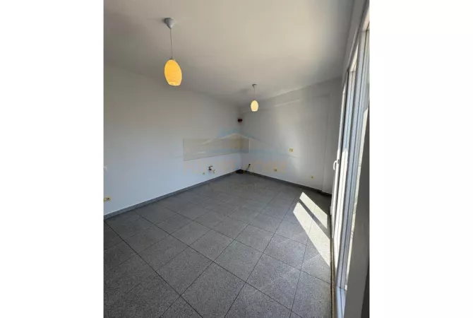 Shtepi ne shitje Apartament ne Tirane, 2+1, Mobilimi Bosh, pa mobiluar, Pagesa 177,000  Euro.